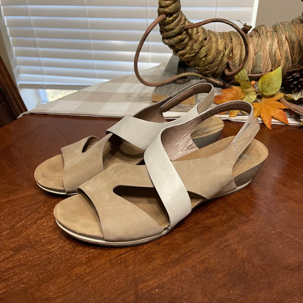 Dansko Vicky Crisscross Wedge Sandals Size 42 Nubuck Leather Tan Beige wedge 11